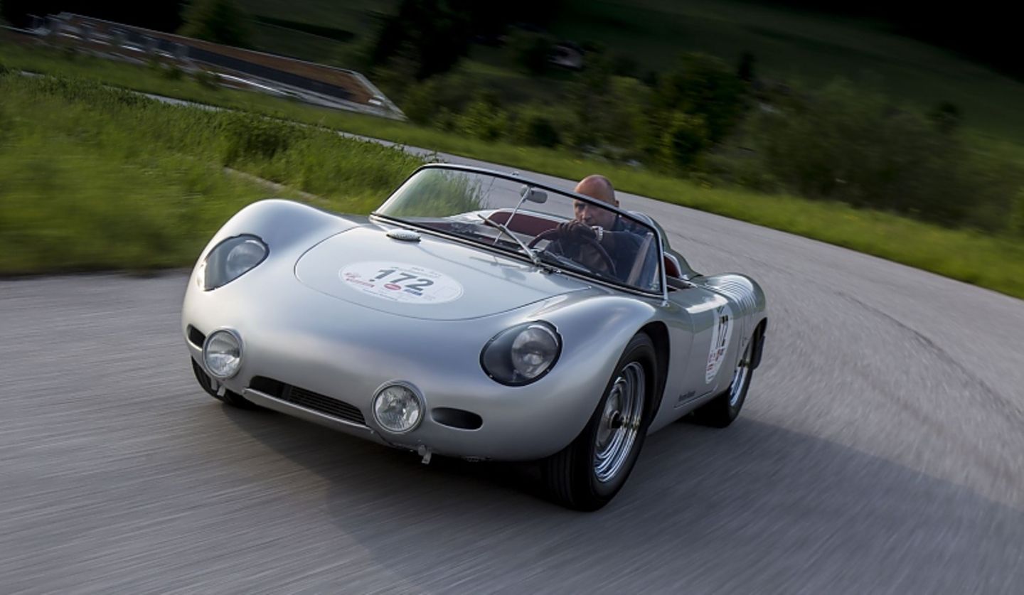 Der Porsche 718 RS 60 Spyder lenkt eifrig ein