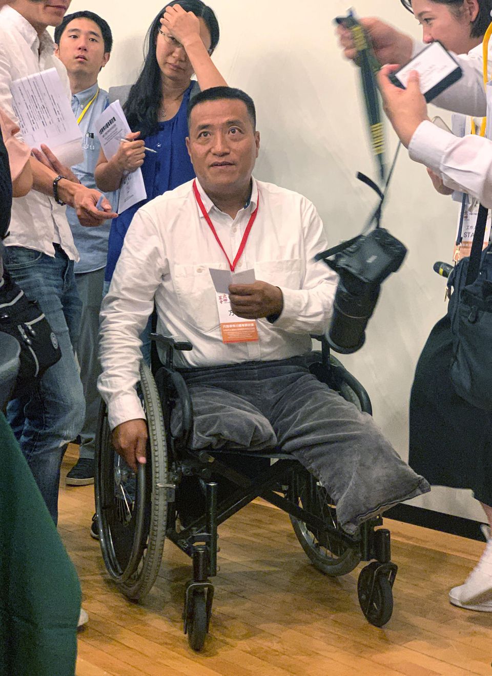 Der in den USA lebende Bürgerrechtler Fang Zheng hat als Student bei der Evakuierung des Tian'anmen-Platzes in Peking beide Beine verloren, weil ihm ein Panzer darüber gefahren war Der in den USA lebende Bürgerrechtler Fang Zheng