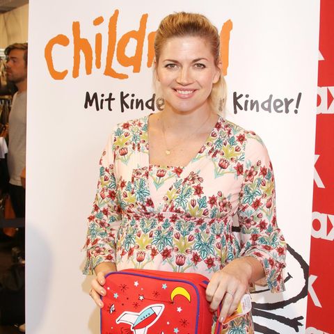 Weil sie ihr Kind stillte, musste Moderatorin Nina Bott ein Café in Hamburg verlassen