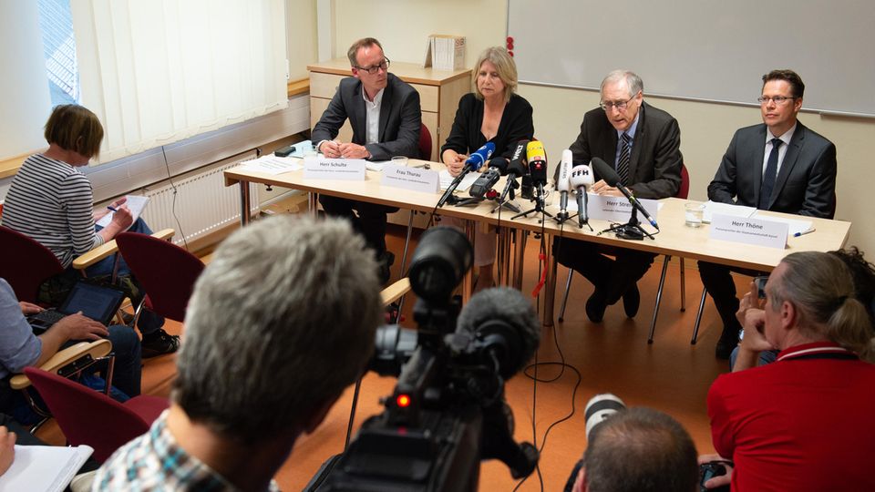 Regierungspräsident Walter Lübcke wurde erschossen - Ermittler vermuten Verbrechen Regierungspräsident Walter Lübcke wurde erschossen - Ermittler vermuten Verbrechen