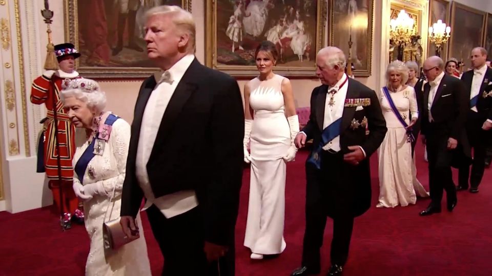 Staatsbesuch : Churchill-Manuskript für ihn, Teeservice für sie: Mays Geschenke für die Trumps sorgen für Ärger Staatsbesuch : Churchill-Manuskript für ihn, Teeservice für sie: Mays Geschenke für die Trumps sorgen für Ärger