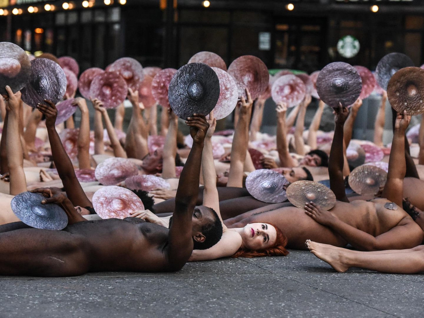 Facebook Hunderte protestieren nackt in New York gegen Zensur STERN.de Foto