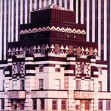 Reinhart Wolf, New York, 1979. Sein besonderes Auge für Architektur führte unter anderem zu der Bildserie "New York", aus dem diese Fotografie stammt. Wolf (1930 – 1988) richtete sein Objektiv auf einige der höchsten Gebäude der Welt und reiste mehrmals in die Metropole, um die Wolkenkratzer der Stadt zu fotografieren. 