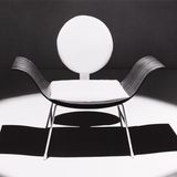 Willie Moegle (1897 – 1989) gilt als führender Vertreter der Sachaufnahme der Nachkriegszeit und arbeitete auch als Werbefotograf. Seine Arbeiten sind gekennzeichnet durch einen nüchternen Stil, der die abgebildeten Produkte in den Mittelpunkt stellen sollte.