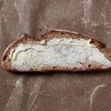 Frank Stöckel, "Brot Butter Salz", 2017. "Sie stehen für mich für Wertschätzung", sagt Stöckel, "und diese ist genau wie die Grundnahrungsmittel notwendig, um uns zu ernähren." Seine Botschaft: "Fehlt eines, reicht das andere allein nicht aus! Wertschätzung war immer Thema und bleibt es auch!"