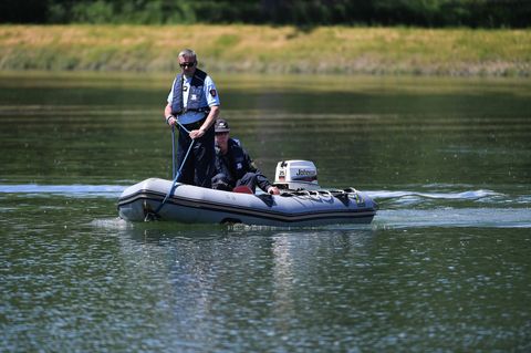 Deutsche und französische Polizisten haben seit Tagen nach den Opfern des Bootsunglücks auf dem Rhein bei Straßburg gesucht