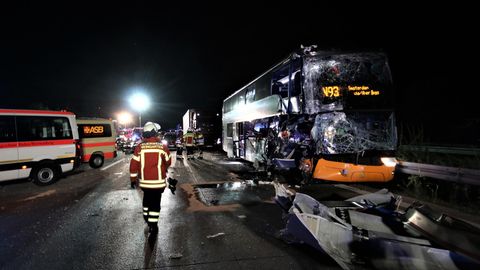 Bei dem Unfall auf der A5 bei Weingarten trifft den Fahrer des Reisebusses nach ersten Erkenntnissen der Polizei keine Schuld