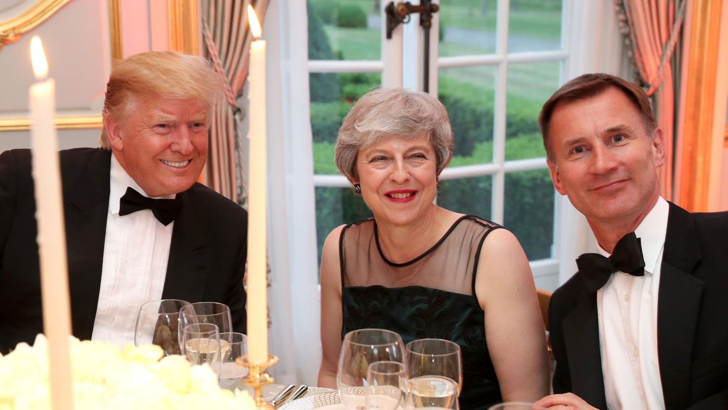 US-Präsident Donald Trump (l.) hat den britischen Außenminister Jeremy Hunt (r.) als Nachfolger von Premierministerin Theresa May (M.) empfohlen