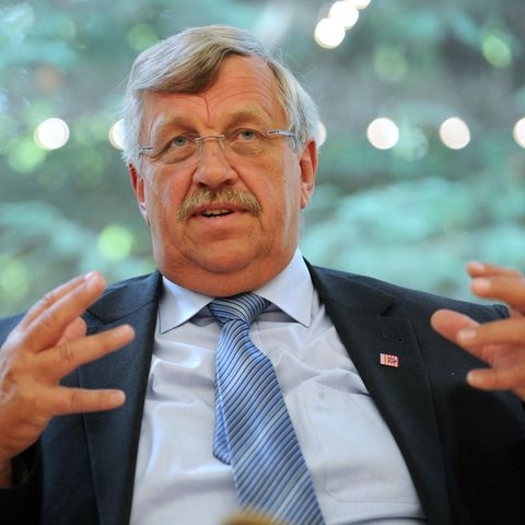 Wer den Kasseler Regierungspräsident Walter Lübcke (Archivbild von 2012) getötet hat, ist bislang unklar