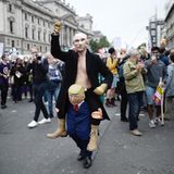 Auch sehr phantasievoll - oder vielleicht sogar nah an der Realität? Russlands Präsident Wladimir Putin reitet auf Donald Trump