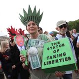 Dies Frau macht aus der Freiheitsstatue die "Statue der Freiheitswegnahme"