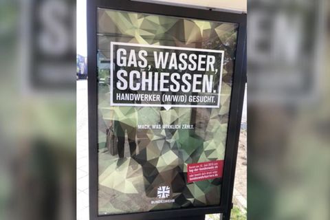"Gas, Wasser, Schießen.": "Wer gibt das frei?" - Bundeswehr sorgt mit neuen Werbeplakaten für Kritik