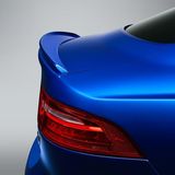Der Heckspoiler am Jaguar XE SV Project 8 Touring sieht deutlich ziviler aus, ...