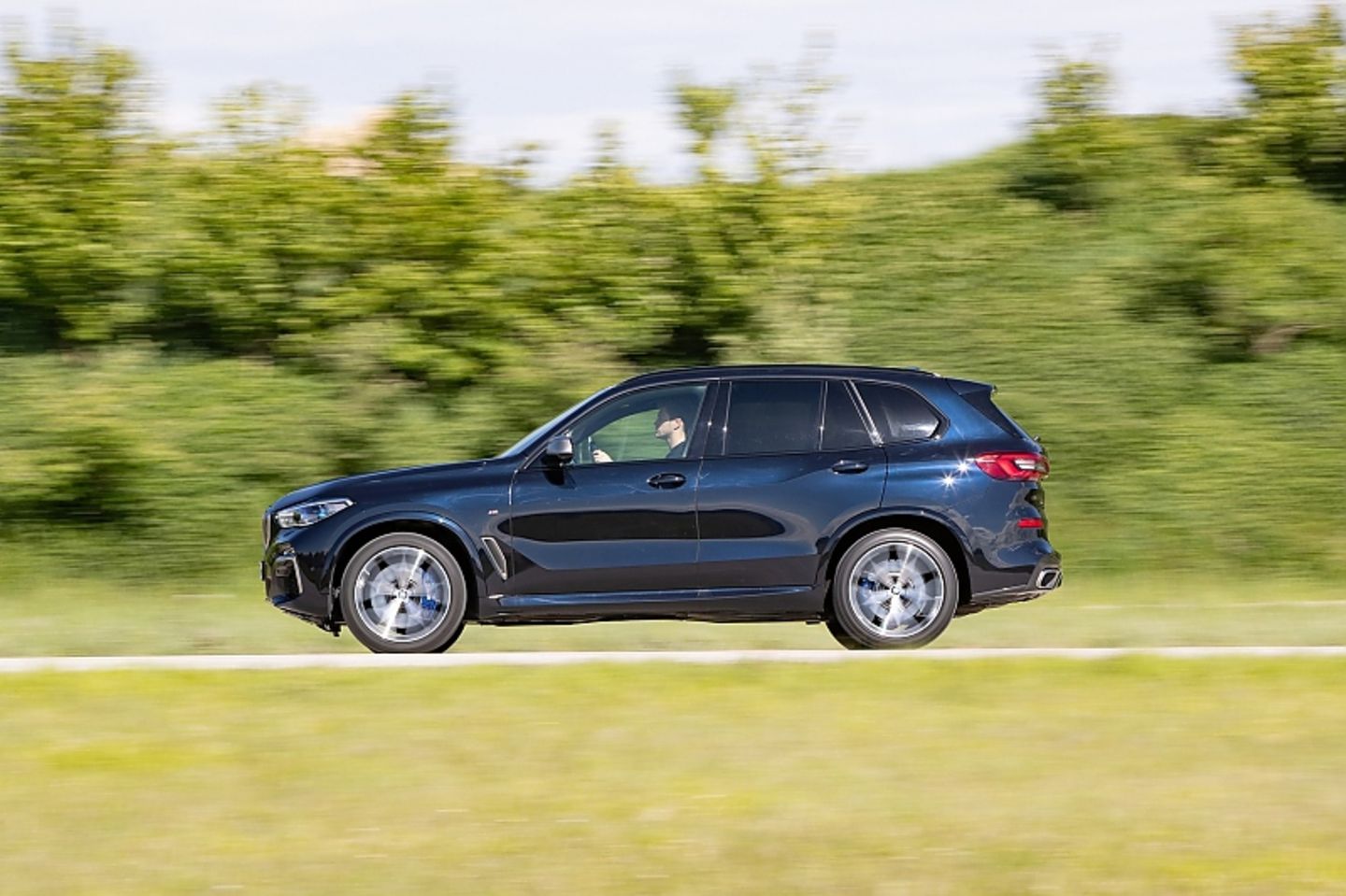Der BMW X5 M50d ist 4,92 Meter lang