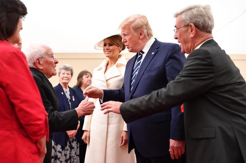 Der englische Veteran Thomas Cuthbert, 93, traf auf Melania und Donald Trump