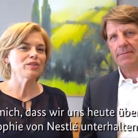 Ernährungsministerin Julia Klöckner und Nestlés Deutschlandchef Marc-Aurel Boersch