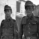 Der Kommandeur 12. SS Panzerdivision änderte die Versorgung. Mit Weinbrand und Zigaretten konnten die Kindersoldaten nichts anfangen, für sie kamen Kekse und Schokolade. 