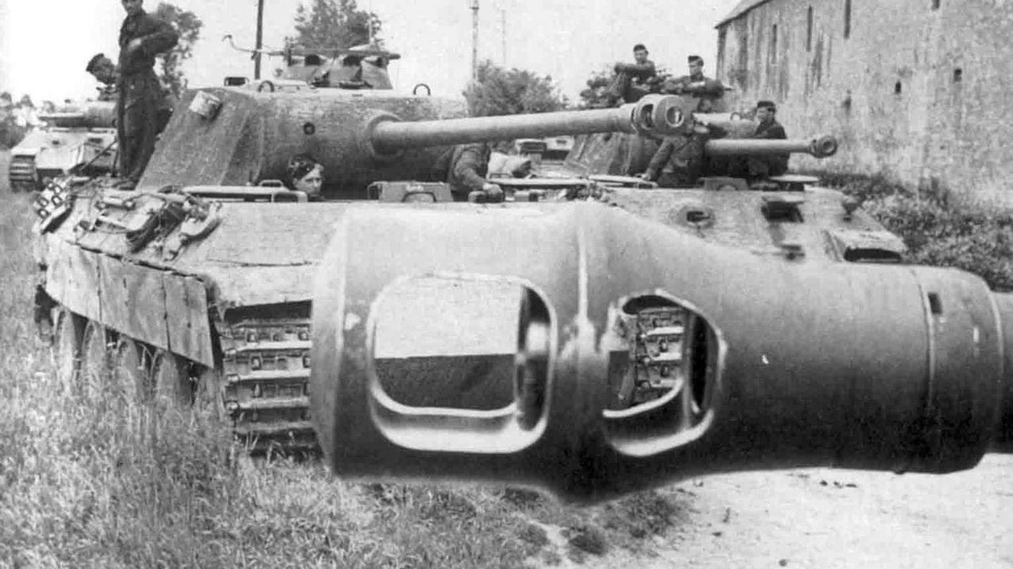 Deutsche Panther Panzer vor dem Einsatz.
