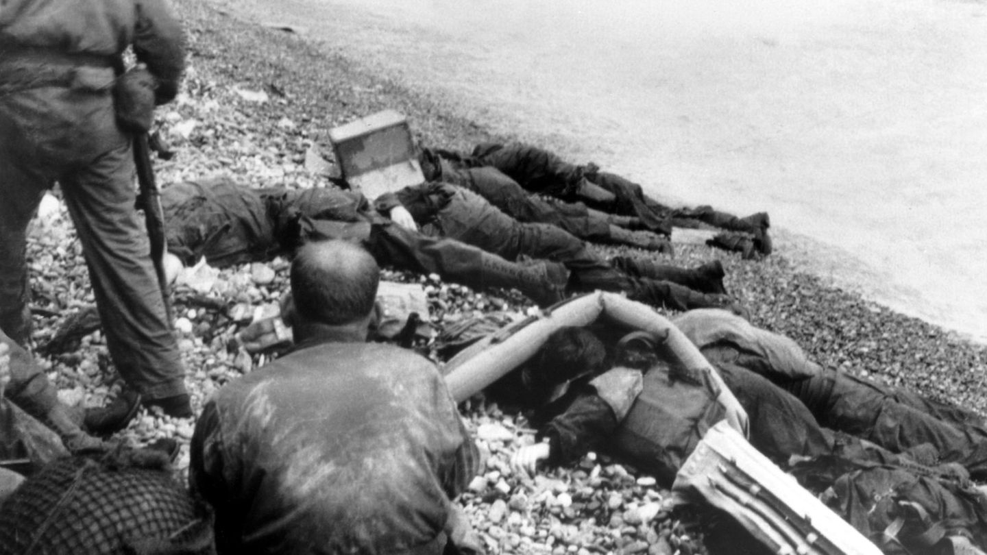 Omaha Beach   Die Landungstruppen erlitten am Omaha Beach die größten Verluste, da Bomber die deutschen Stellungen verfehlten.