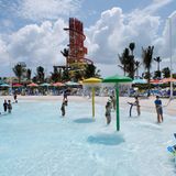 Im Mai 2019 wurde der erste neue Abschnitt von Coco Cay eröffnet. Inzwischen sind auch weitere Features wie der Coco Beach Club mit Overwater Cabanas hinzugekommen.