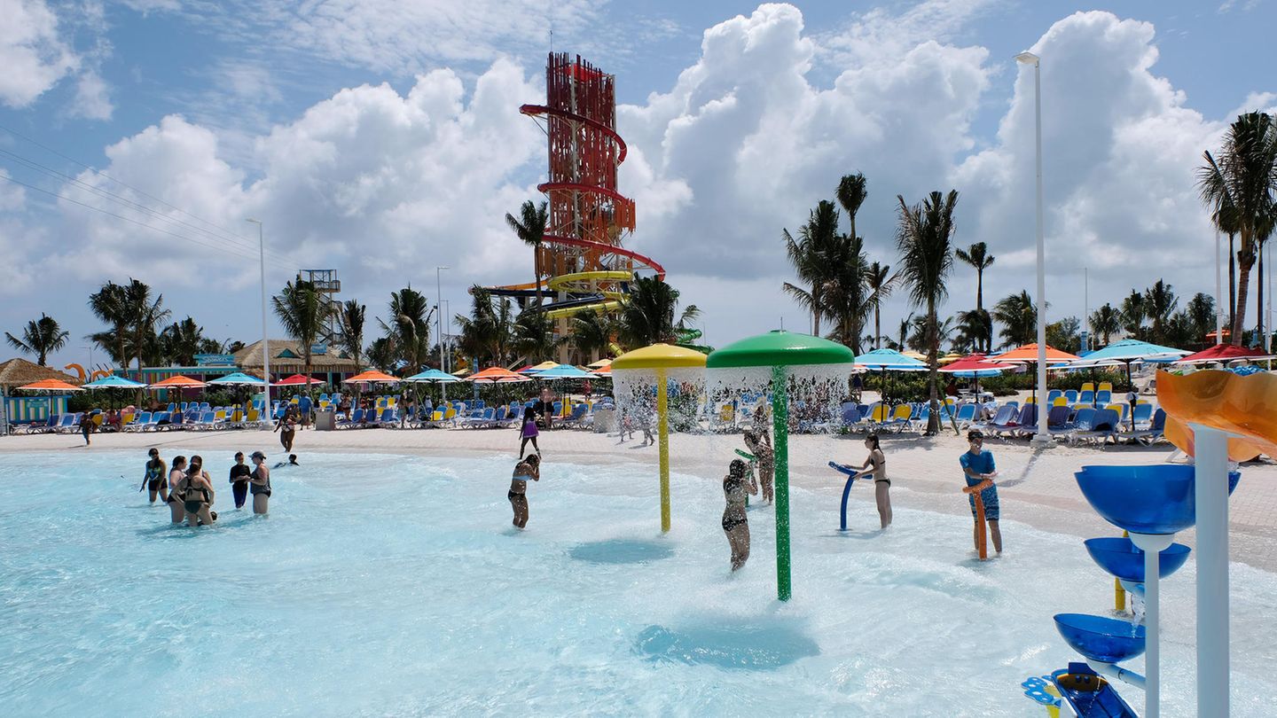 Im Mai 2019 wurde der erste neue Abschnitt von Coco Cay eröffnet. Inzwischen sind auch weitere Features wie der Coco Beach Club mit Overwater Cabanas hinzugekommen.