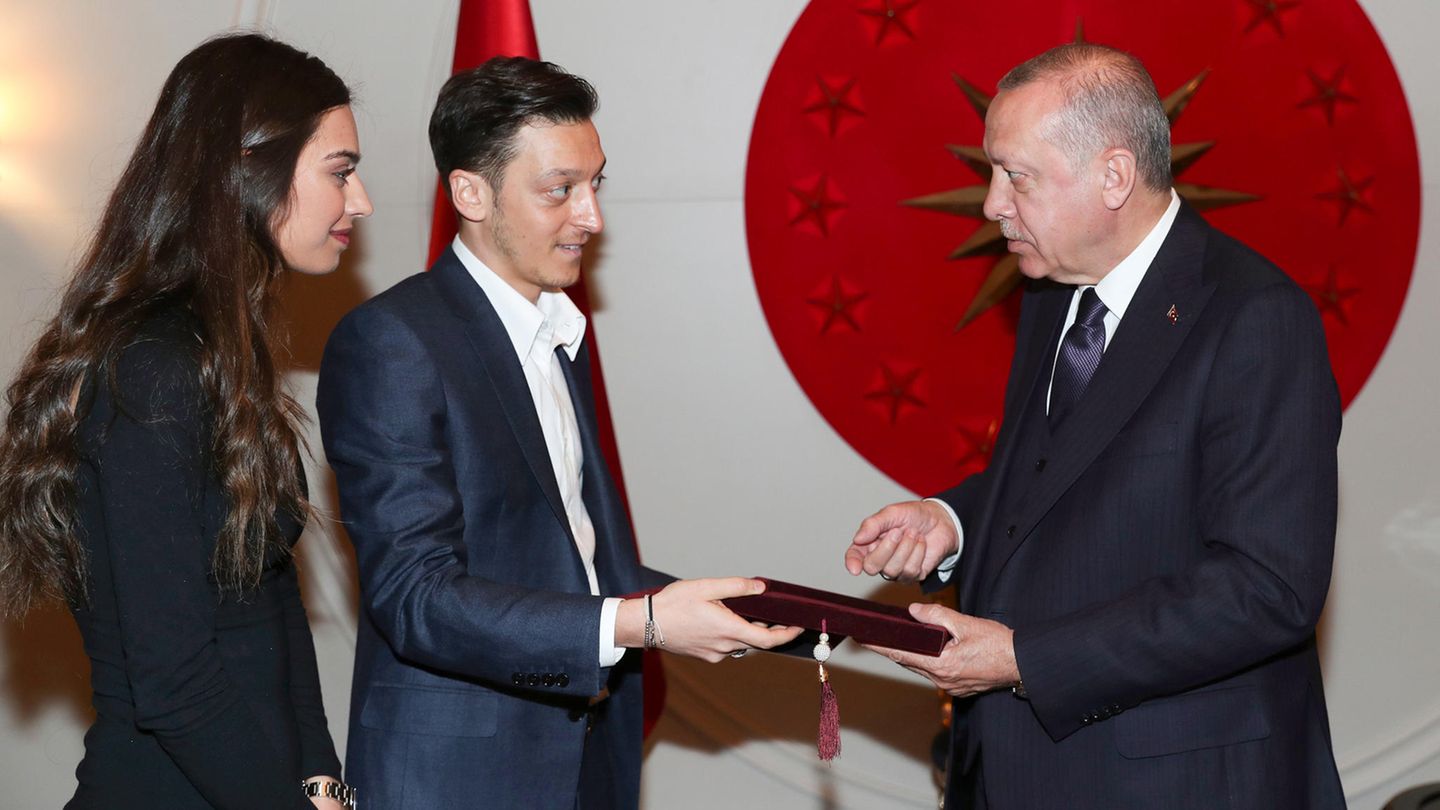 Mesut Özil, Amine Gülse, Recep Tayyip Erdogan