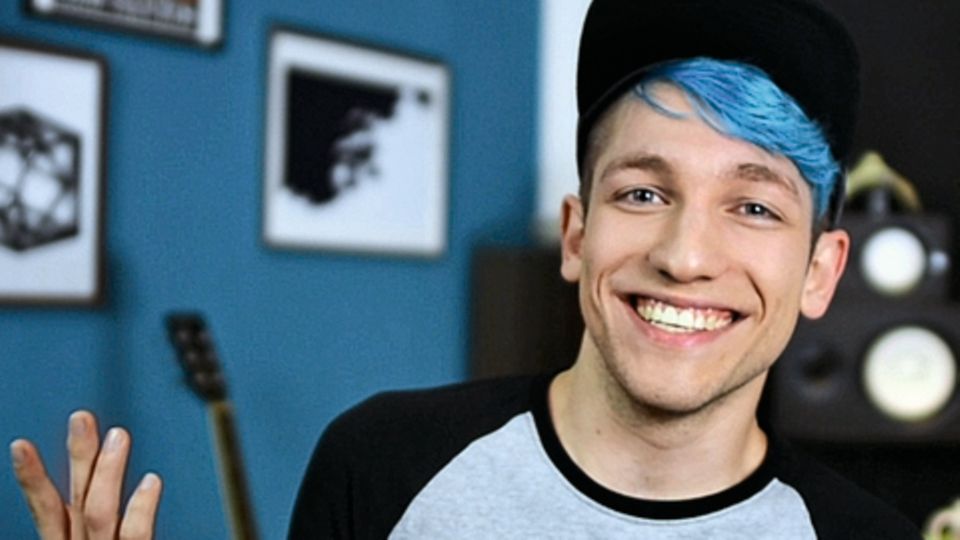 Grünen-Parteichef: Millionen Klicks für das Video des Youtubers Rezo: "Die Zerstörung der CDU" Millionen Klicks für das Video des Youtubers Rezo: "Die Zerstörung der CDU"