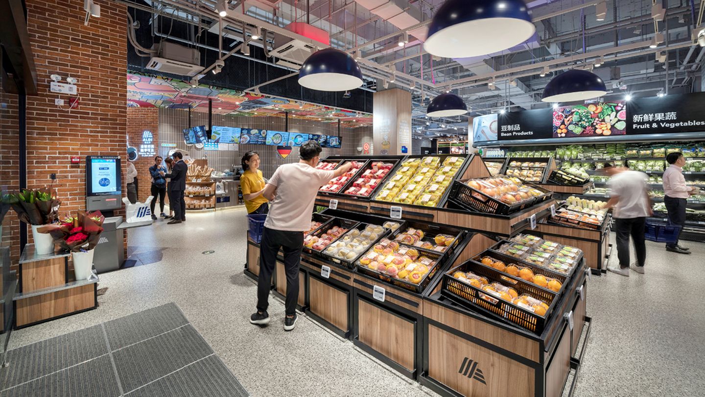 Ob Aldi mit seinen Läden Erfolg haben wird, ist aber längst nicht ausgemacht. Andere europäische Händler wie Lidl, Tesco aus Großbritannien oder der spanische Discounter Dia sind mit ihren Filialen in China gescheitert.