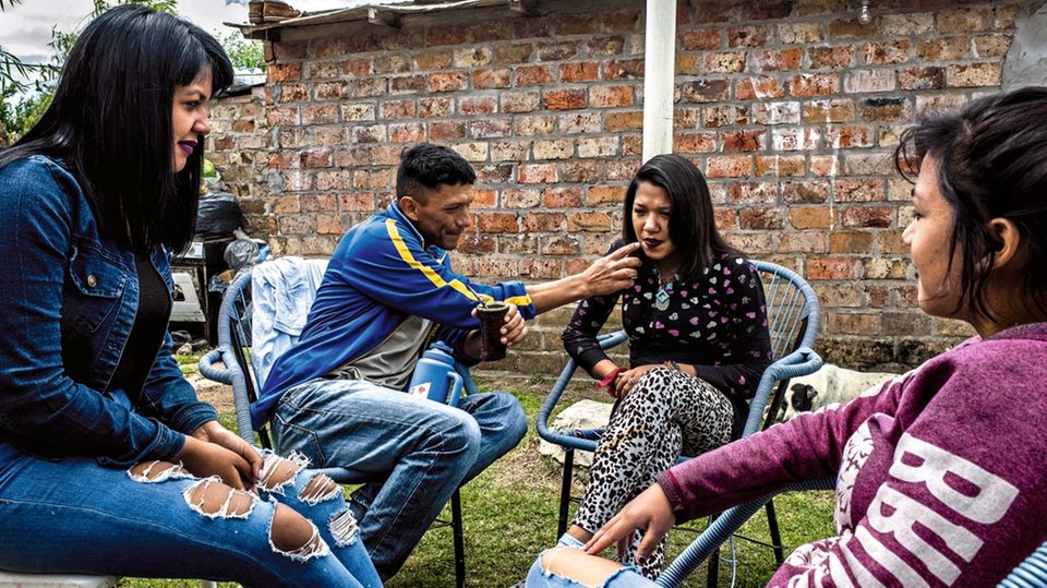 Zwangsprostitution in Argentinien: Das Leben von Luis Ortiz und den drei jungen Frauen ist in Gefahr, denn Lucía und Belén gelten bei der Mafia als gestohlenes Gut Das Leben von Luis Ortiz und den drei jungen Frauen ist in Gefahr, denn Lucía und Belén gelten bei der Mafia als gestohlenes Gut