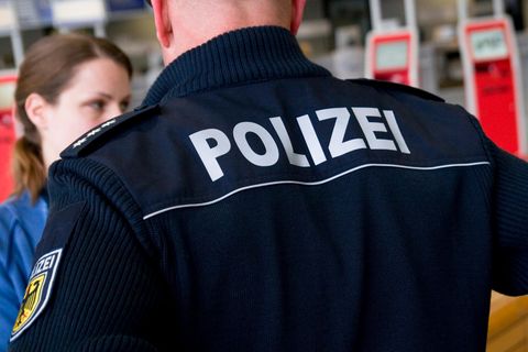 Polizei am Flughafen