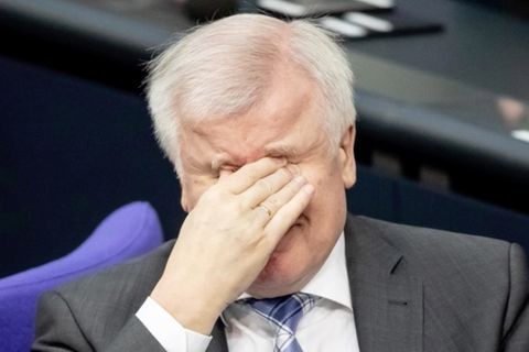 Kritik an Bundesinnenminister: Seehofer: "Man muss Gesetze kompliziert machen" –  Rezo: "Warte, warte, warte..."