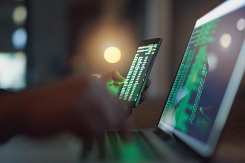Der Laptop vereinigt die Werkzeuge der sechs größten Cyberattacken (Symbolbild)