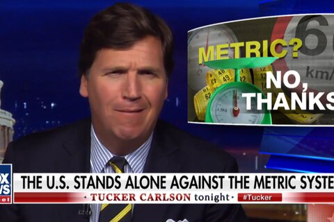 Die Aufmachung macht bereits klar, was der meinungsstarke Fox-News-Moderator Tucker Carlson vom metrischen System hält