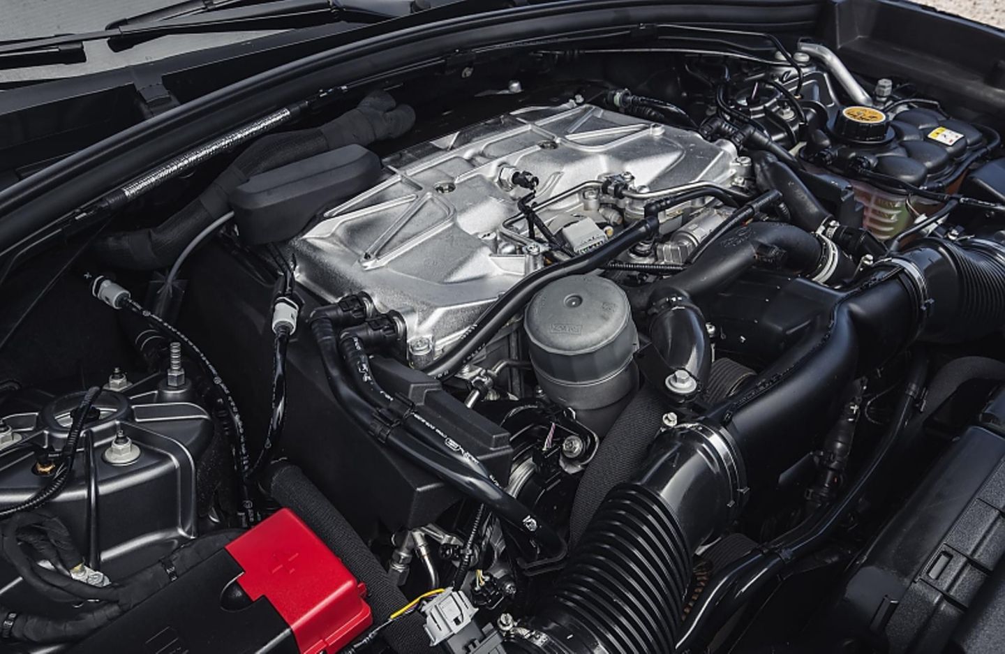 Der V8-Motor im Range Rover Velar SV Autobiography schafft 550 PS