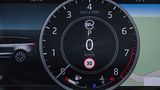 Im Zentrum des Kombielements steht beim Range Rover Velar SV Autobiography der Drehzahlmesser