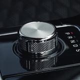 Die Automatik wird im Range Rover Velar SV Autobiography über einen Drehknopf in der Mittelkonsole bedient