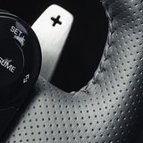 Wahlweise lassen sich die Gänge im Range Rover Velar SV Autobiography auch manuell schalten