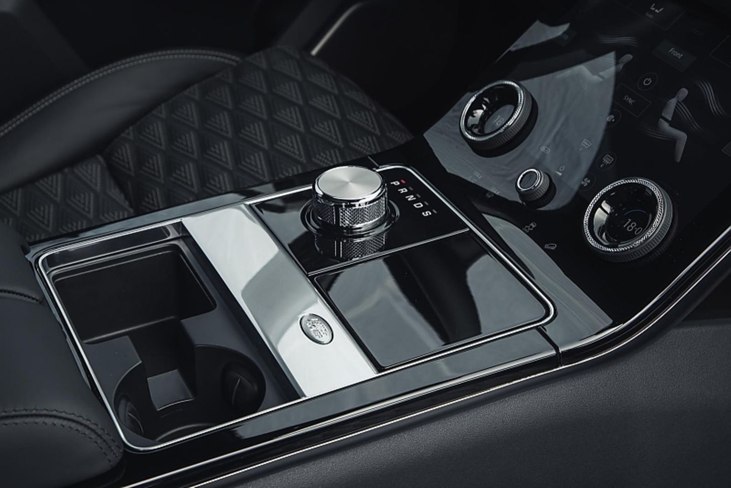 Range Rover Velar SV Autobiography