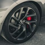 Der Range Rover Velar SV Autobiography verfügt über kräftig zupackende Bremsen