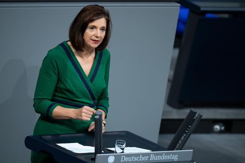 Millionen neuwertige Waren werden jedes Jahr vernichtet - das will Katrin Göring-Eckardt ändern