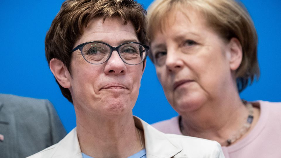 Annegret Kramp-Karrenbauer und Angela Merkel (beide CDU)