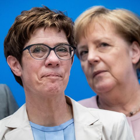 Annegret Kramp-Karrenbauer und Angela Merkel (beide CDU)