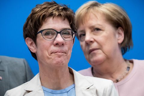 Annegret Kramp-Karrenbauer und Angela Merkel (beide CDU)