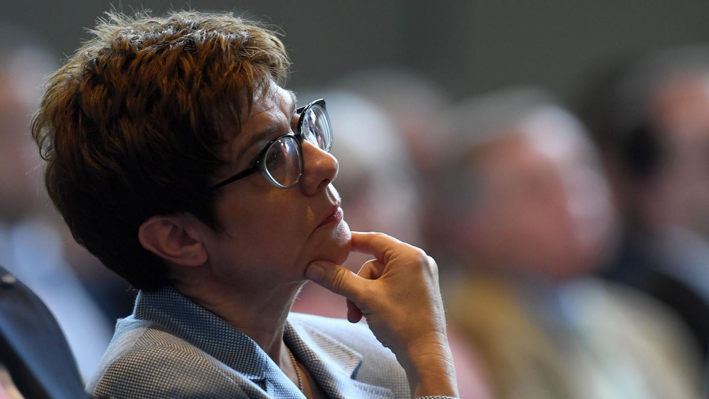 Ralph Brinkhaus hat sich für CDU-Chefin Annegret Kramp-Karrenbauer als nächste Kanzlerkandidatin der Union ausgesprochen