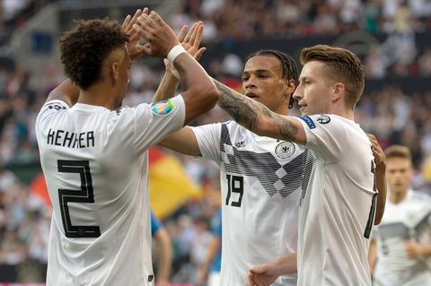  EM-Qualifikation: Deutschlands Thilo Kehrer, Leroy Sane und Torschütze Marco Reus bejubeln das 1:0