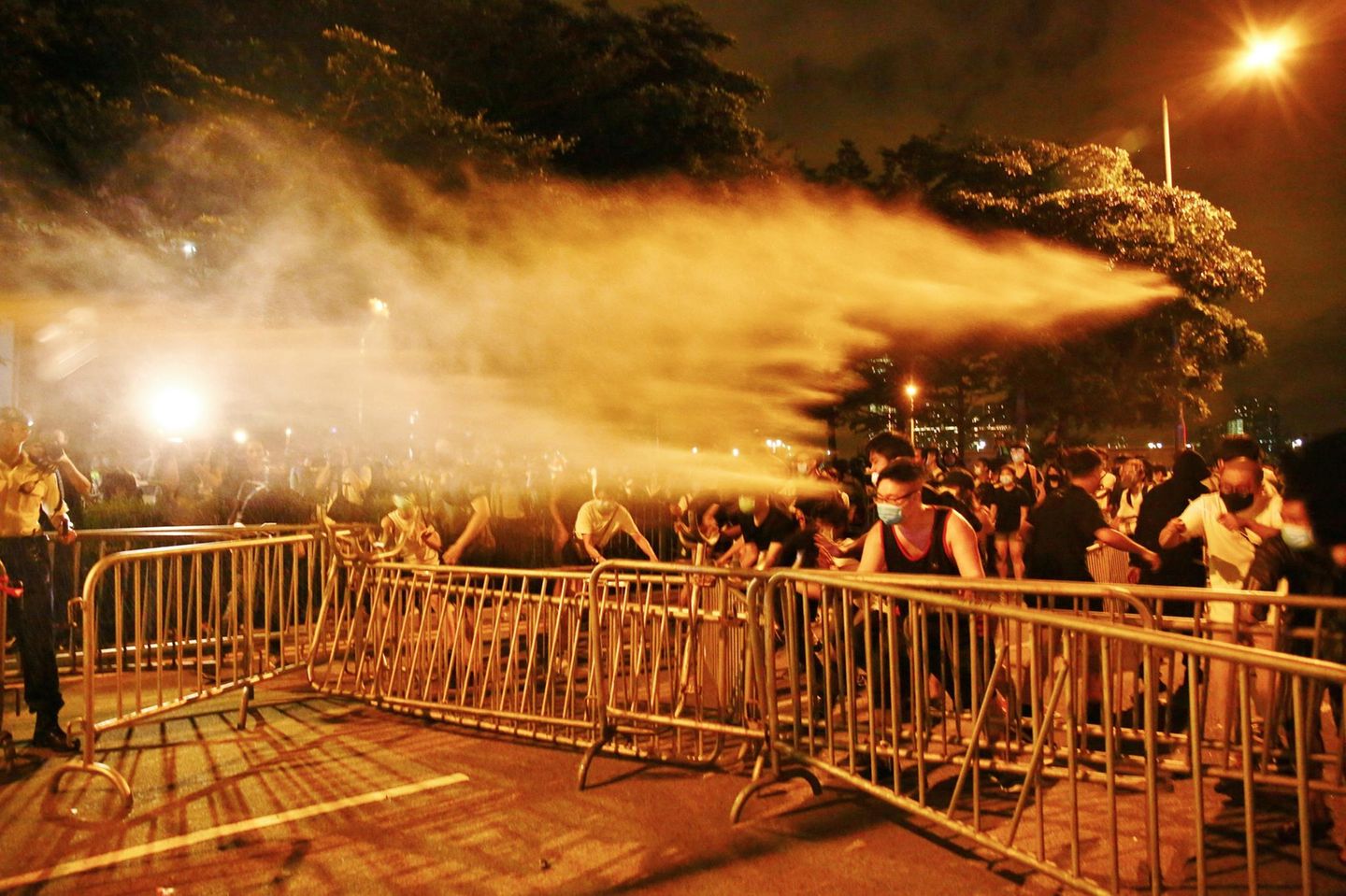 Polizei geht in Hongkong mit Wasserwerfern gegen Demonstranten vor