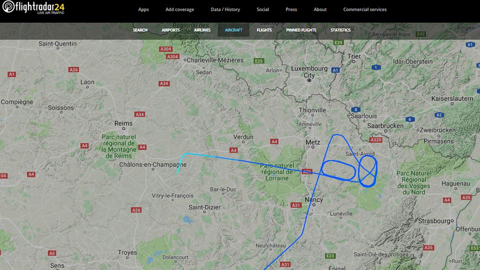 Die Boeing 737 MAX 8 von Norwegian mit der Kennung SE-RTB dreht Warteschleifen im Nordwesten Frankreichs und landet später auf dem Flughafen Châlons Vatry