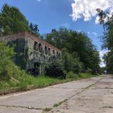 Das Gelände, auf dem sich der Bunker befindet, ist mittlerweile in Privatbesitz. Das Betreten ist eigentlich verboten. Doch wer sich telefonisch anmeldet, kann auf Zutritt zu dem Areal hoffen.