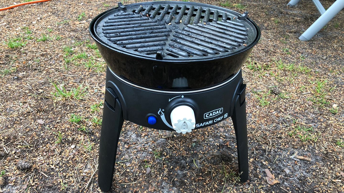 Mein wichtigster Gegenstand beim Campen ist:  "Dieser Gasgrill. Wir haben den vor zwei Jahren gekauft. Er wird schnell heiß, ist handlich und einfach toll. Auf dem Foto sieht er nicht so gut aus. Normalerweise liegt da nämlich noch Fleisch drauf." (Wolfgang)