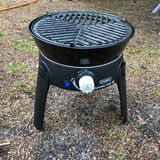 Mein wichtigster Gegenstand beim Campen ist:  "Dieser Gasgrill. Wir haben den vor zwei Jahren gekauft. Er wird schnell heiß, ist handlich und einfach toll. Auf dem Foto sieht er nicht so gut aus. Normalerweise liegt da nämlich noch Fleisch drauf." (Wolfgang)